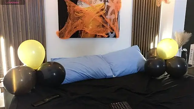 Kitty Bombon online show from 10-22-25, 08:19