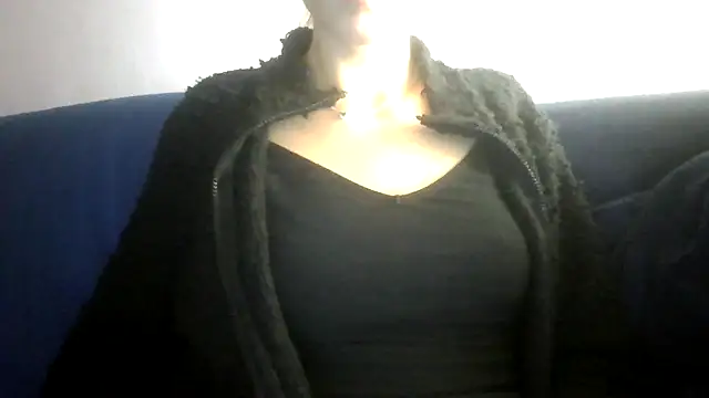 Snapshot of SuperValentina chatting on 10-16-25, 11:06 SuperValentina online show from 10-16-25, 11:06