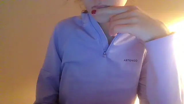 Snapshot of SuperValentina chatting on 02-12-26, 01:39 SuperValentina online show from 02-12-26, 01:39