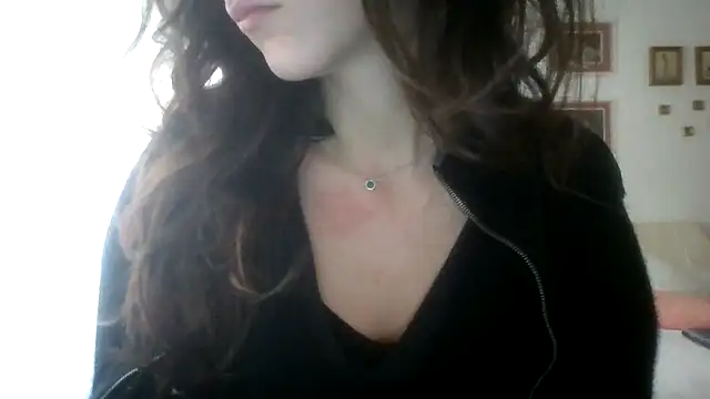 Snapshot of SuperValentina chatting on 02-18-26, 09:27 SuperValentina online show from 02-18-26, 09:27