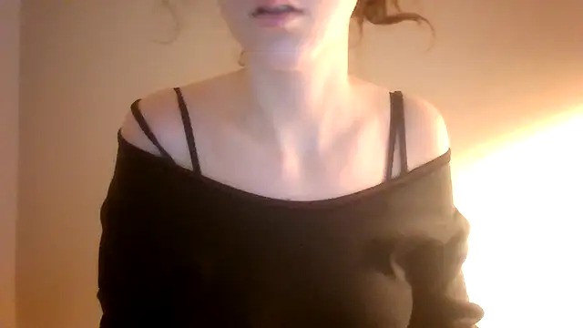 Snapshot of SuperValentina chatting on 03-15-26, 01:06 SuperValentina online show from 03-15-26, 01:06