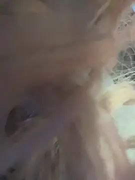 Snapshot of zara_bellexx chatting on 02-17-26, 04:35 zara bellexx online show from 02-17-26, 04:35