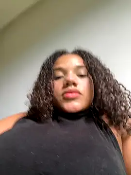 Snapshot of Bombomziin chatting on 10-12-25, 06:51 Bombomziin online show from 10-12-25, 06:51