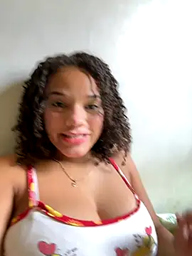 Snapshot of Bombomziin chatting on 10-18-25, 03:35 Bombomziin online show from 10-18-25, 03:35