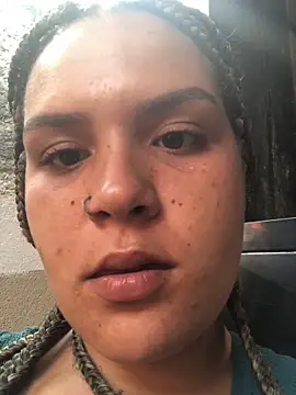 Snapshot of AliceXmoore chatting on 10-07-25, 07:44 AliceXmoore online show from 10-07-25, 07:44