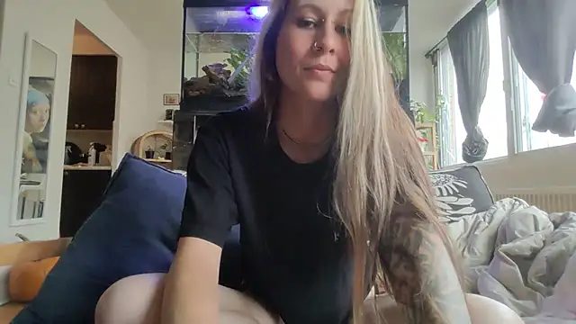 Snapshot of Inked_Snow_Muse chatting on 10-07-25, 05:10 Inked Snow Muse online show from 10-07-25, 05:10