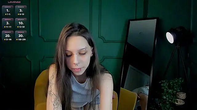 Snapshot of Amber__lust chatting on 10-20-25, 01:44 Amber  lust online show from 10-20-25, 01:44