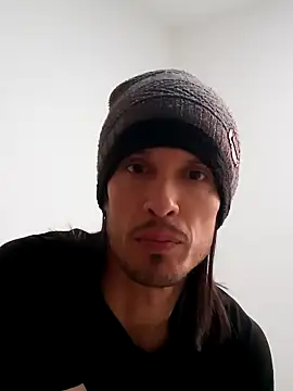 Snapshot of Santini001 chatting on 10-07-25, 03:42 Santini001 online show from 10-07-25, 03:42