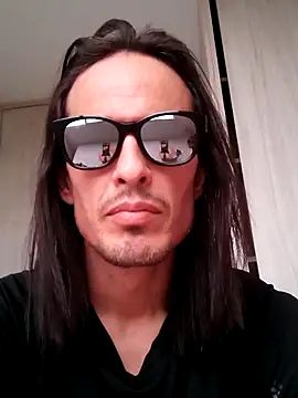 Snapshot of Santini001 chatting on 10-11-25, 03:54 Santini001 online show from 10-11-25, 03:54