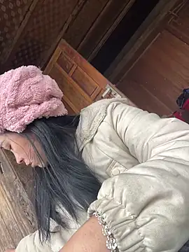 miemie-xx online show from 12-15-25, 02:49