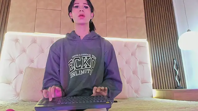 AAliss Starr online show from 10-24-25, 02:08