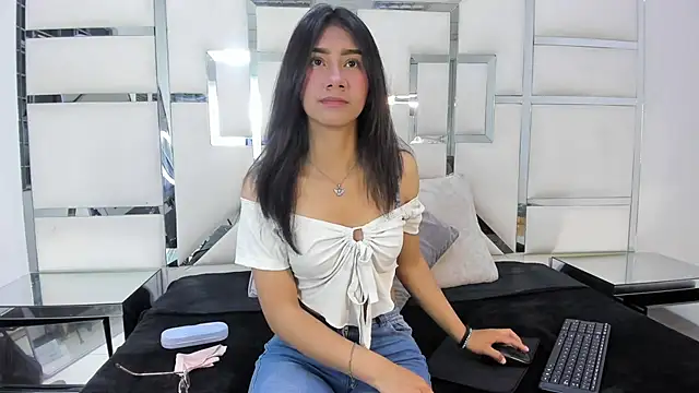 Mia clark18 online show from 10-15-25, 03:56