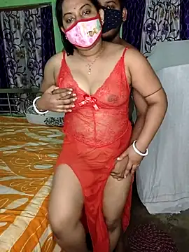 Snapshot of MAGGO-11 chatting on 12-13-25, 07:53 MAGGO-11 online show from 12-13-25, 07:53