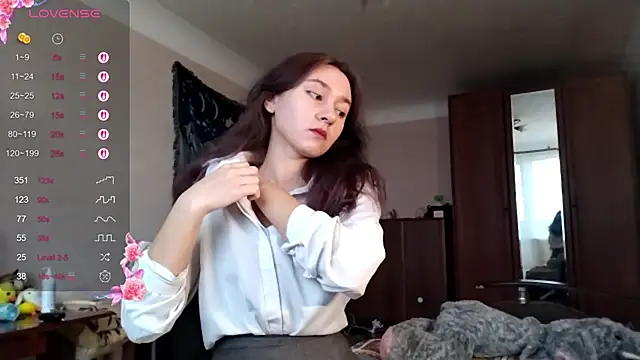 MiaLovelyOne online show from 11-18-25, 11:25