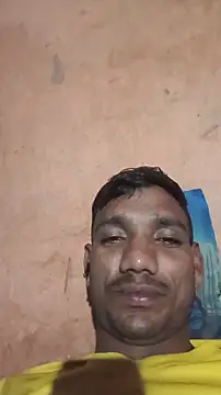 Snapshot of BiggerDickGuy chatting on 12-18-25, 04:13 BiggerDickGuy online show from 12-18-25, 04:13