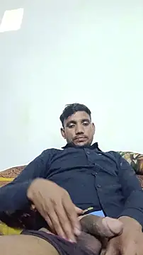 Snapshot of BiggerDickGuy chatting on 02-14-26, 09:28 BiggerDickGuy online show from 02-14-26, 09:28