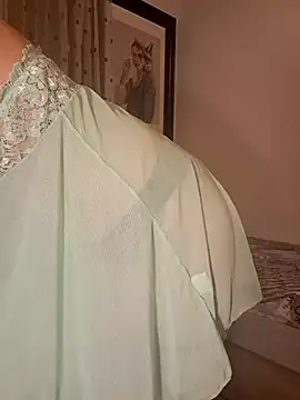 Snapshot of GretaNatural chatting on 10-21-25, 07:58 GretaNatural online show from 10-21-25, 07:58