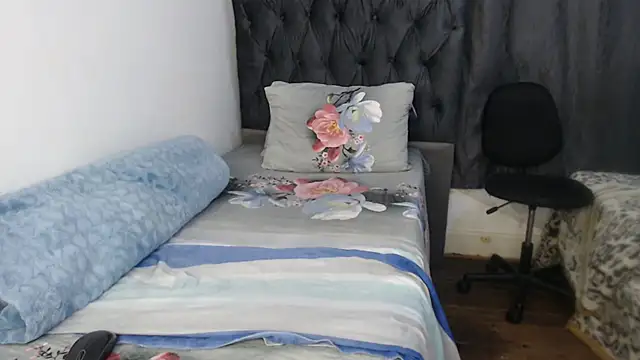 Lacey76 online show from 11-21-25, 06:28