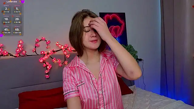 Snapshot of BabsAllen chatting on 10-21-25, 10:05 BabsAllen online show from 10-21-25, 10:05