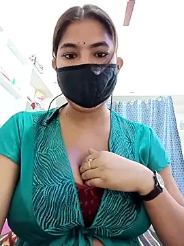 Hot radhaji online show from 04-23-26, 02:24