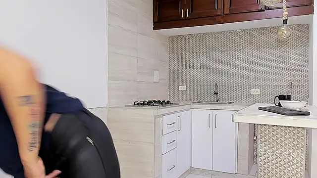 Snapshot of susan_hotmilf chatting on 10-25-25, 11:51 susan hotmilf online show from 10-25-25, 11:51