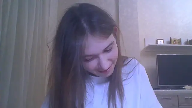 Snapshot of CeyaLier chatting on 10-08-25, 08:06 CeyaLier online show from 10-08-25, 08:06