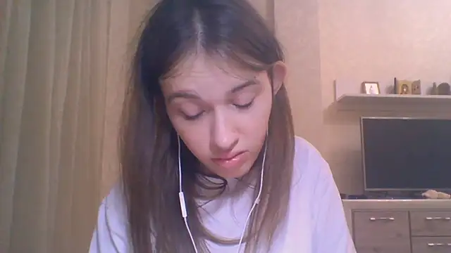 Snapshot of CeyaLier chatting on 10-09-25, 05:11 CeyaLier online show from 10-09-25, 05:11