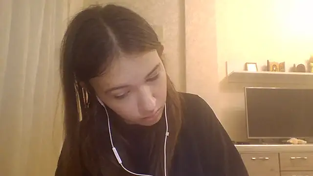 Snapshot of CeyaLier chatting on 10-12-25, 02:05 CeyaLier online show from 10-12-25, 02:05
