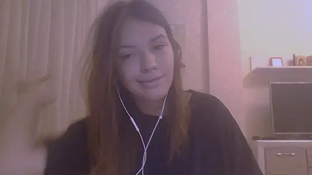 Snapshot of CeyaLier chatting on 10-13-25, 04:07 CeyaLier online show from 10-13-25, 04:07