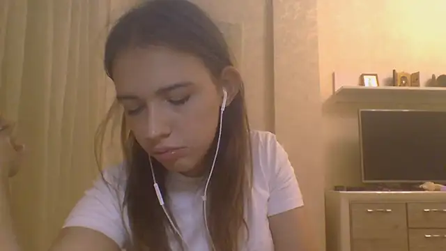 Snapshot of CeyaLier chatting on 10-15-25, 06:08 CeyaLier online show from 10-15-25, 06:08