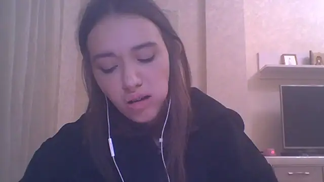 Snapshot of CeyaLier chatting on 10-27-25, 05:17 CeyaLier online show from 10-27-25, 05:17