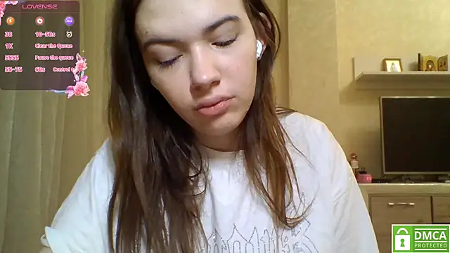 Snapshot of CeyaLier chatting on 05-14-26, 06:26 CeyaLier online show from 05-14-26, 06:26