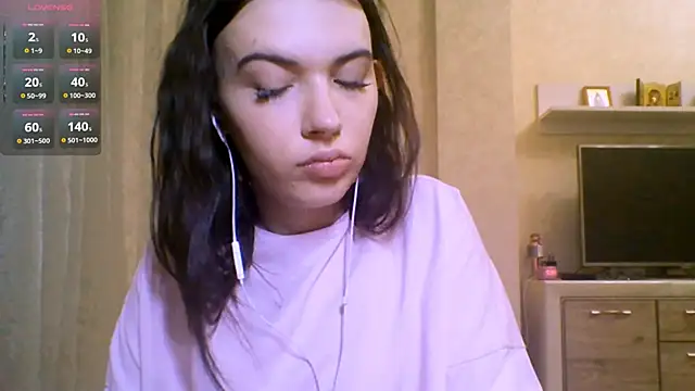 Snapshot of CeyaLier chatting on 06-11-26, 12:32 CeyaLier online show from 06-11-26, 12:32