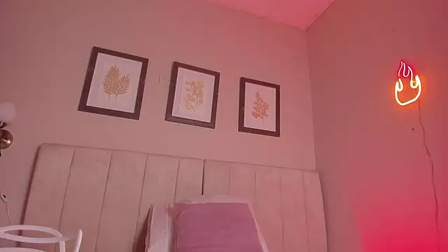 Snapshot of _alison_c chatting on 11-11-25, 11:32 alison c online show from 11-11-25, 11:32