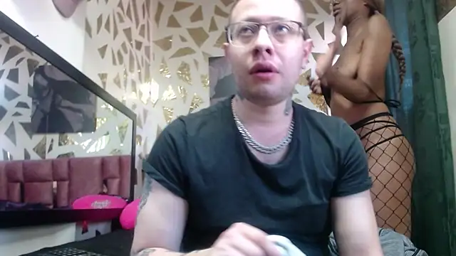 Snapshot of ashanti-and-alejo chatting on 10-22-25, 12:05 ashanti-and-alejo online show from 10-22-25, 12:05