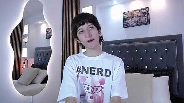 Emo Boy  online show from 03-05-26, 08:05