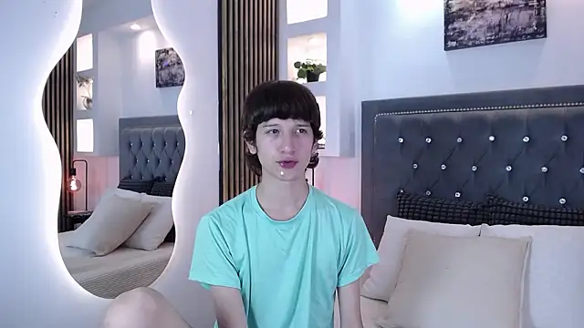 Emo Boy  online show from 03-24-26, 08:14