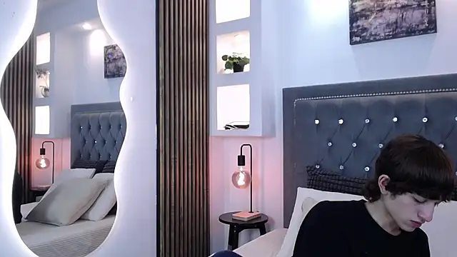 Emo Boy  online show from 04-01-26, 08:17