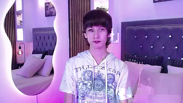 Emo Boy  online show from 04-23-26, 08:33