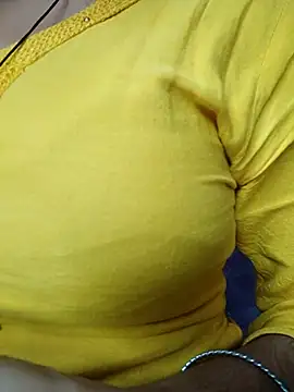 Snapshot of Village_girl99 chatting on 10-08-25, 04:37 Village girl99 online show from 10-08-25, 04:37