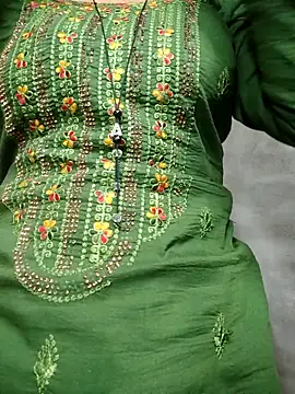 Snapshot of Village_girl99 chatting on 10-30-25, 04:19 Village girl99 online show from 10-30-25, 04:19