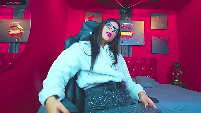 Snapshot of Aranzza_Ross chatting on 11-26-25, 12:28 Aranzza Ross online show from 11-26-25, 12:28