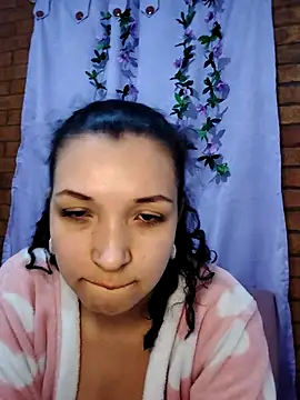 Snapshot of Miacollins12 chatting on 10-14-25, 06:47 Miacollins12 online show from 10-14-25, 06:47