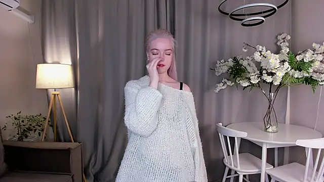 Snapshot of TinaStevenson chatting on 10-21-25, 09:37 TinaStevenson online show from 10-21-25, 09:37