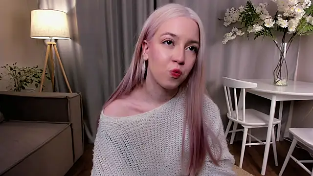 Snapshot of TinaStevenson chatting on 10-22-25, 10:42 TinaStevenson online show from 10-22-25, 10:42