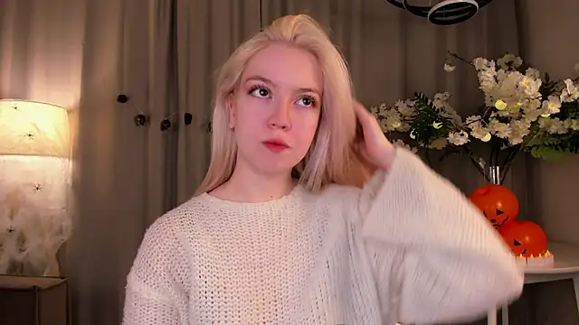 Snapshot of TinaStevenson chatting on 10-31-25, 10:22 TinaStevenson online show from 10-31-25, 10:22