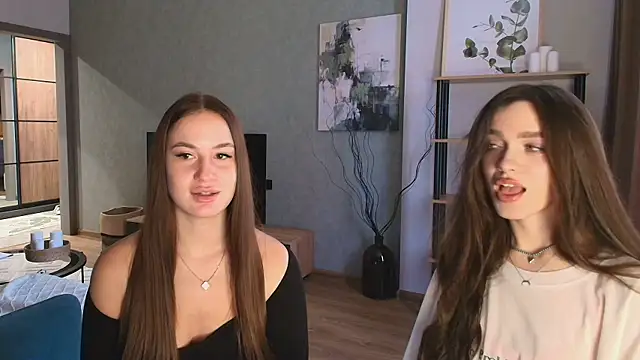 Snapshot of MayaGlow chatting on 11-21-25, 05:39 MayaGlow online show from 11-21-25, 05:39