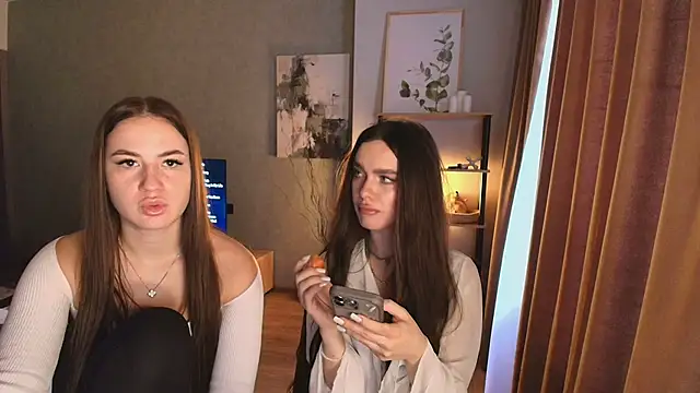 Snapshot of MayaGlow chatting on 12-01-25, 05:34 MayaGlow online show from 12-01-25, 05:34