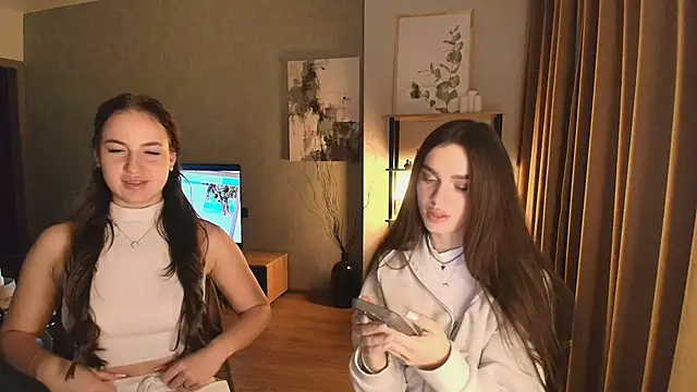 Snapshot of MayaGlow chatting on 12-04-25, 05:28 MayaGlow online show from 12-04-25, 05:28