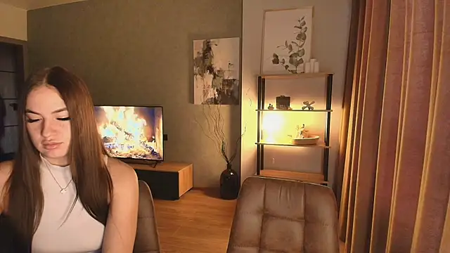 Snapshot of MayaGlow chatting on 12-05-25, 05:27 MayaGlow online show from 12-05-25, 05:27